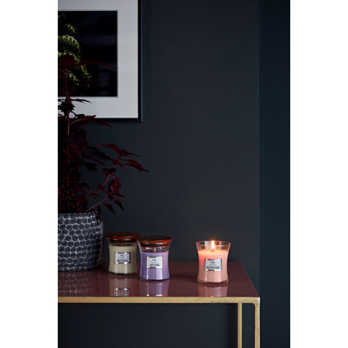 WoodWick® Pressed Blooms & Patchouli közepes üveggyertya 275 g WoodWick® Pressed Blooms & Patchouli közepes üveggyertya 275 g